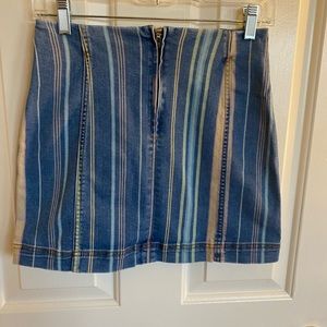 Women’s stretchy mini.